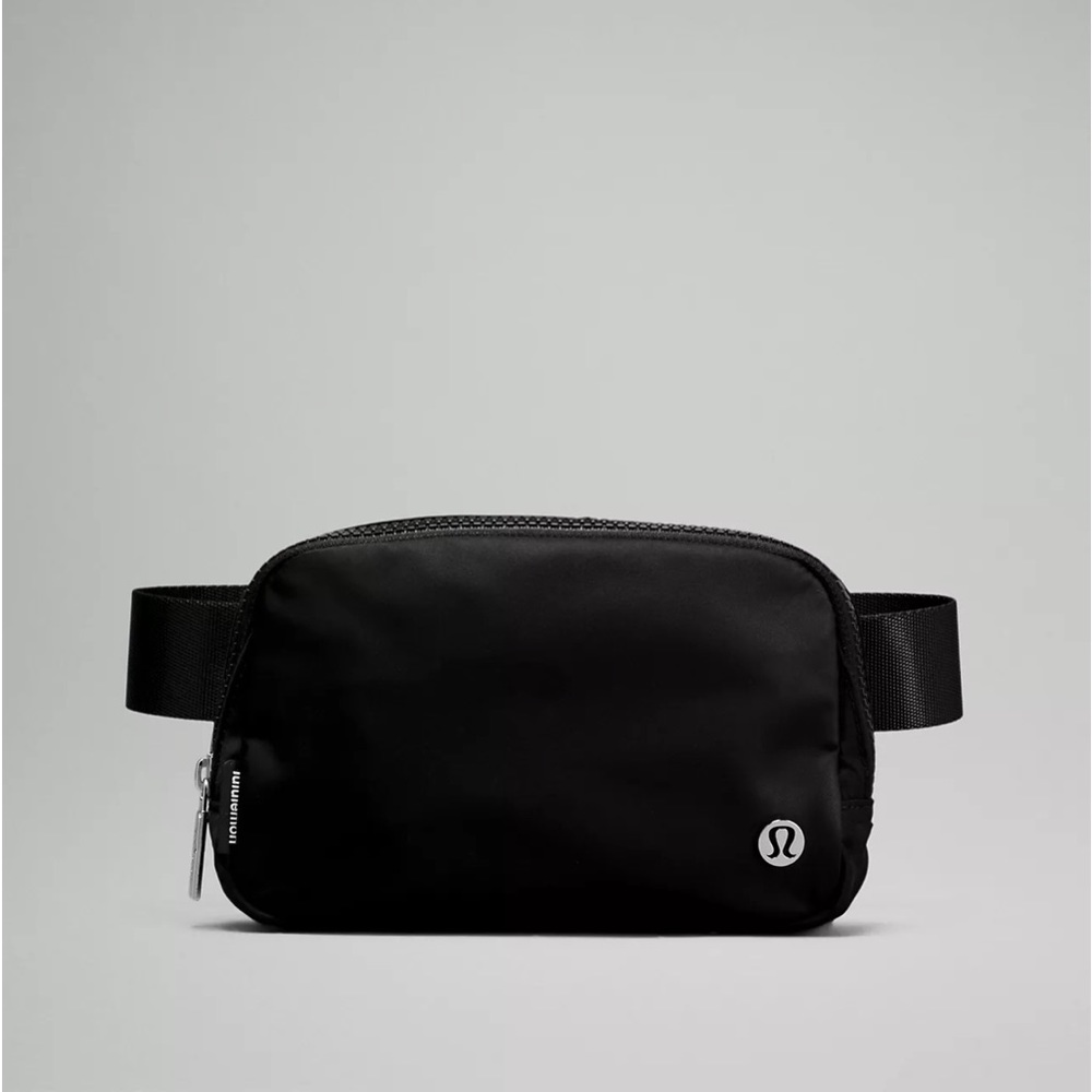 Lululemon everywhere belt bag